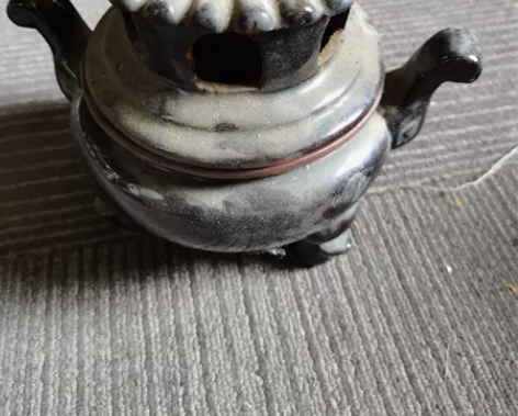 陶瓷熏香炉,外观设计好,上盖像个小亭子,看...