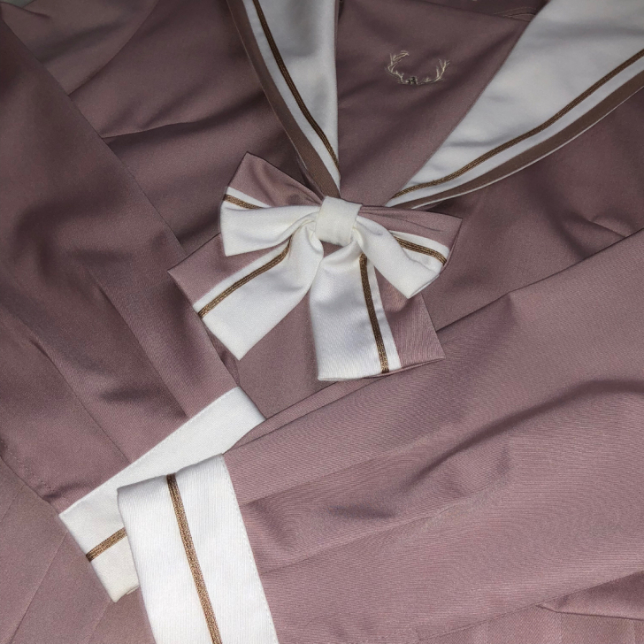 xixihome家的鹿鸣  不太适合水手服...