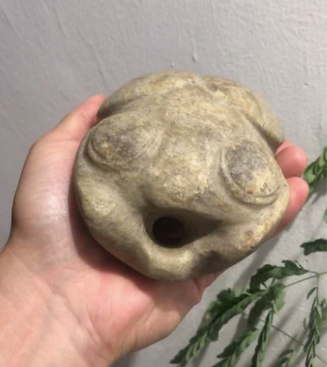 玉雕大玉蝉 没有抛光，皮壳就是这样干，打灯...