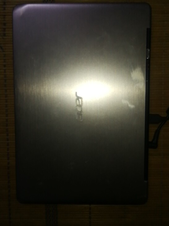 宏基精装三代i5笔记本一个角被客户发来时摔...