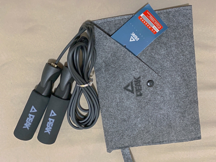 跳绳匹克,3米可以调节长度。有个收纳袋,