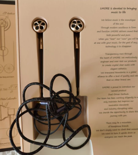 万魔e1008耳机，全套都在，手机没有3....