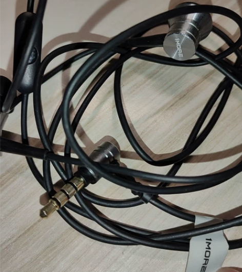 万魔有线耳机(银色) 买来只听歌用过几次，...