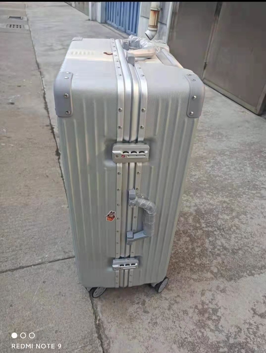 个人闲置全新24寸行李箱全新带包装箱铝框行...