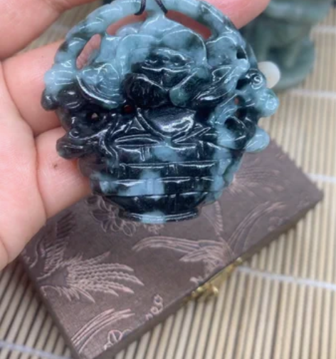 翡翠雕刻花篮吊坠 长49.5宽度50厚度1...