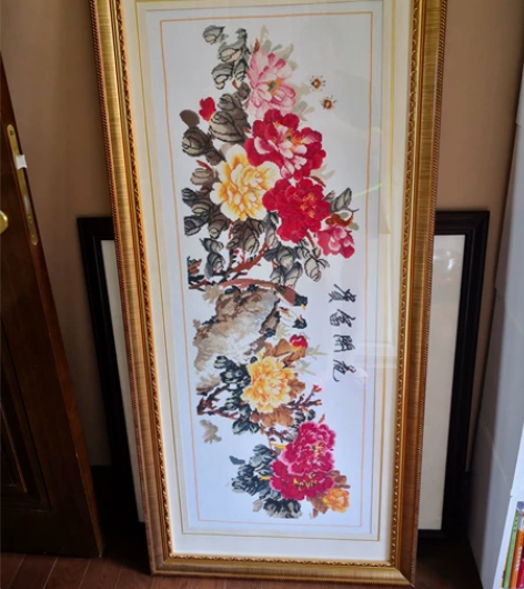 自家挂的纯手工十字绣刺绣画，花开富贵，已装...