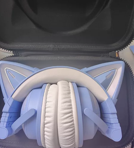 妖舞耳机 几乎全新 微瑕 试戴过。 感兴趣...