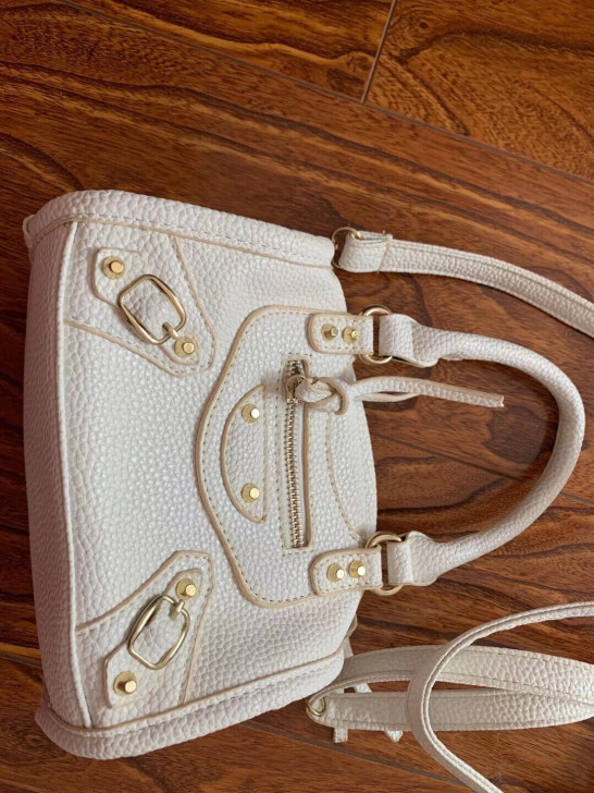 手提斜挎女包 白