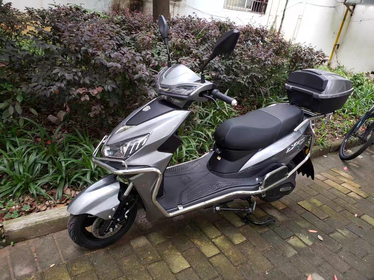 绿源，刚换的新电瓶，可以自己查看日期，跑6...