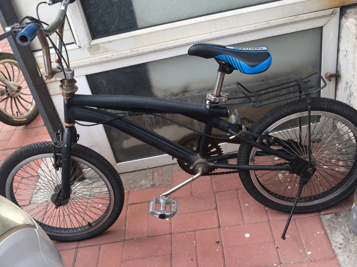 在家闲置，一直没有骑，被雨淋了有点锈了。