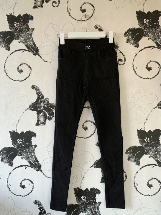 黑色牛仔小脚裤