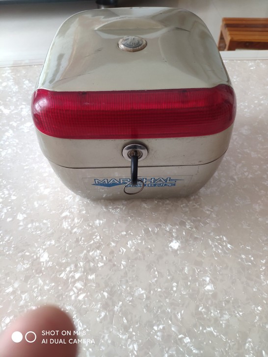 元帅电动车山地车后备箱，有锁有钥匙。不知什...