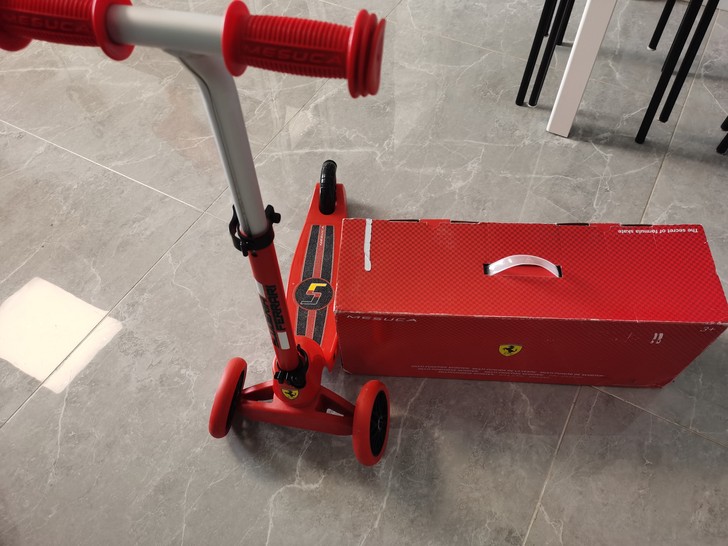 麦斯卡 正品法拉利滑板车 可三轮换两轮 9...