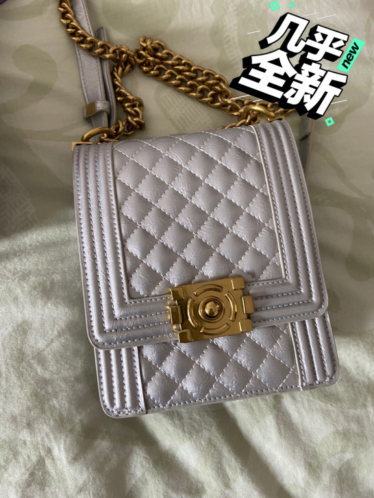 不是纯皮,长方形包包