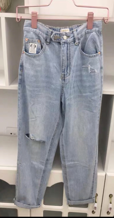 宽松直筒牛仔裤