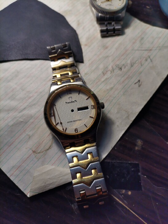 飞亚达石英表表壳一只 表盘坏了 图片上的表...