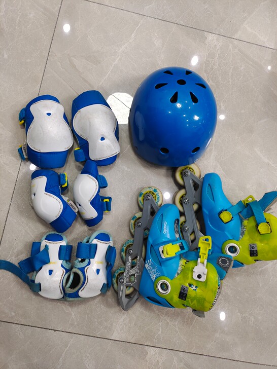 万达迪卡侬店里买的,全套护具,包,头盔,专...