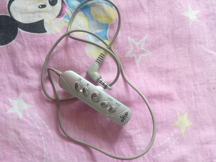 爱国者耳机线控20包邮，有要的可以联系我！