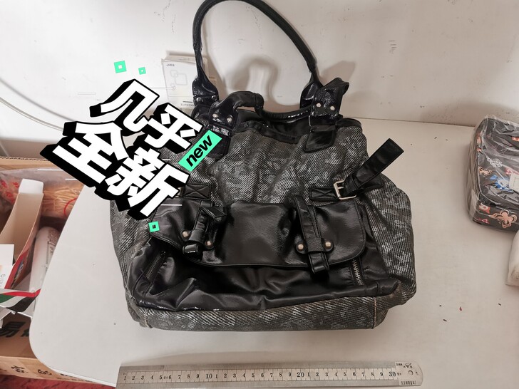 没用过几次大包，超级能装。口袋多方便储物，...