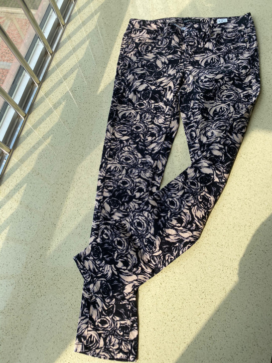 only女装品牌折扣铅笔裤女春秋印花时尚潮...