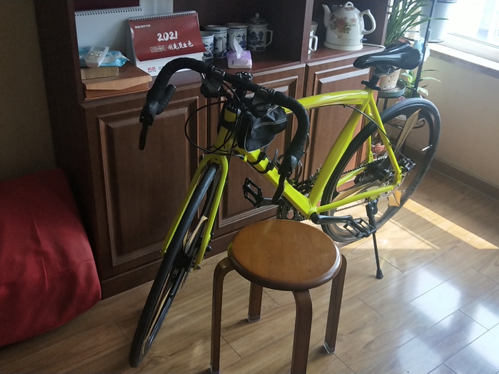 ，700C公路车一体轮自行车公路赛场地车山...
