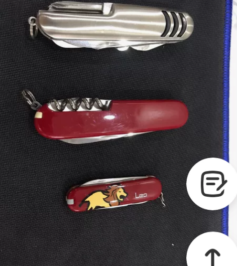 瑞士军刀两把,杂牌刀一把。赠品和礼品。三把...