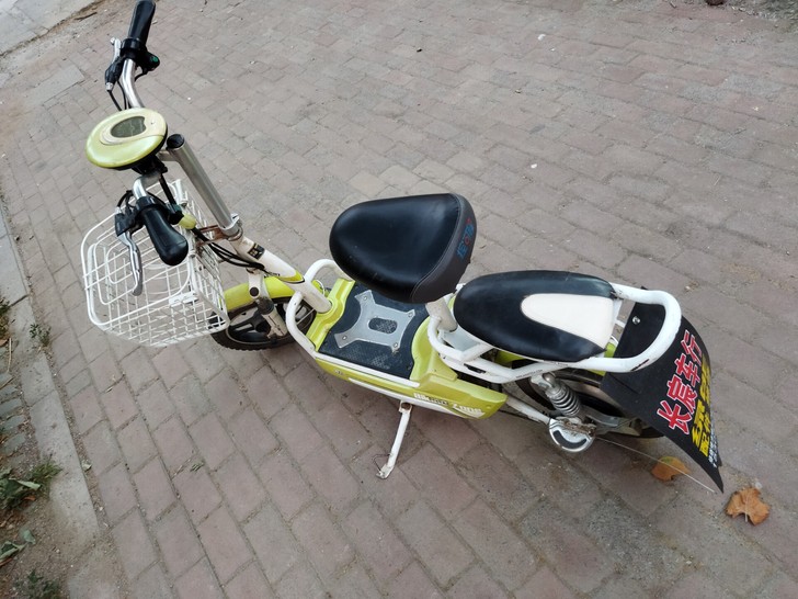 爱玛电动车，八成新