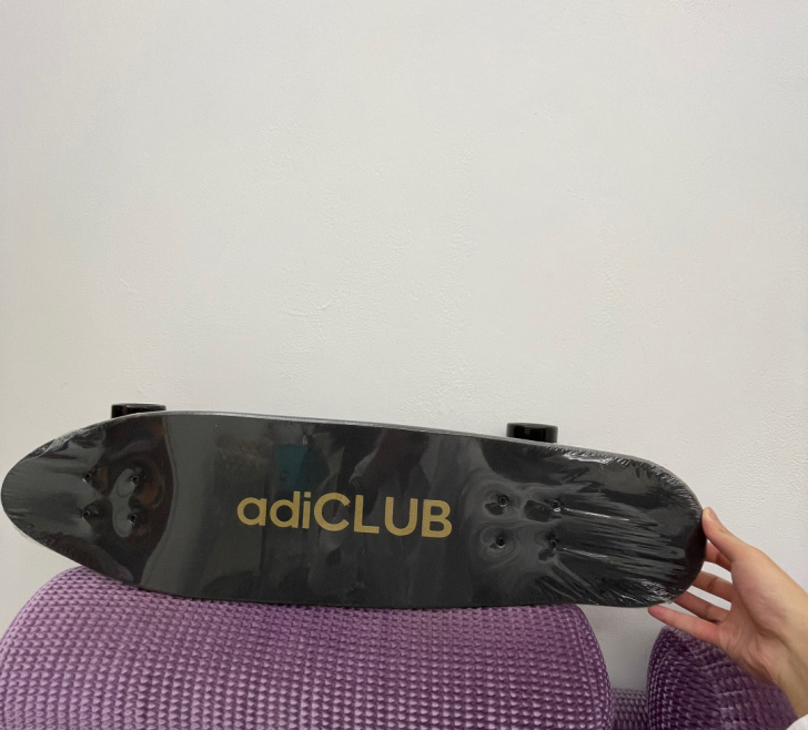 出Adidas Club滑板