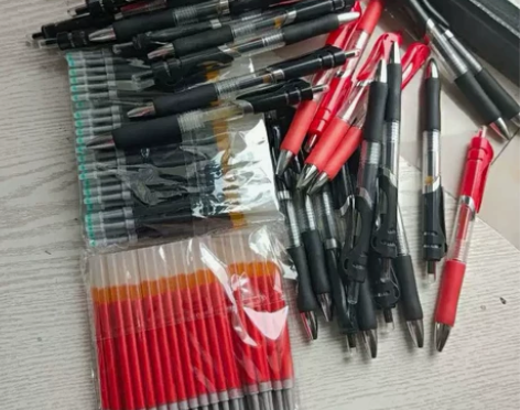 【5.5元包邮】圆珠笔多色中性笔0.5mm...