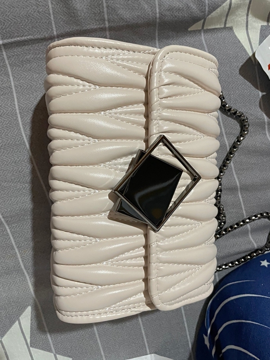 毕业出闲置，百搭菱格小方包米白色链条包可斜...