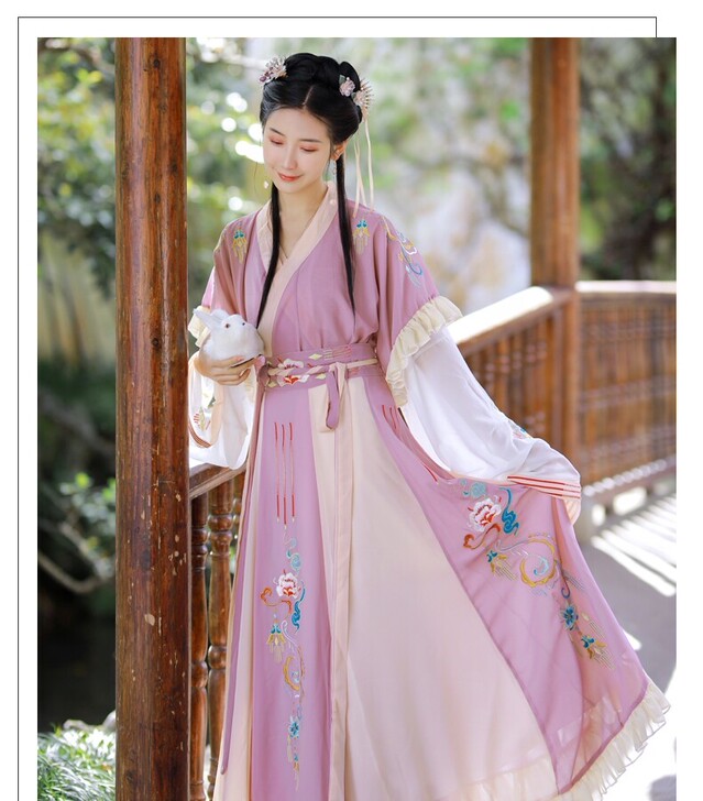 出。耀春家的花湘蓉，6米摆，穿一洗一，现在...