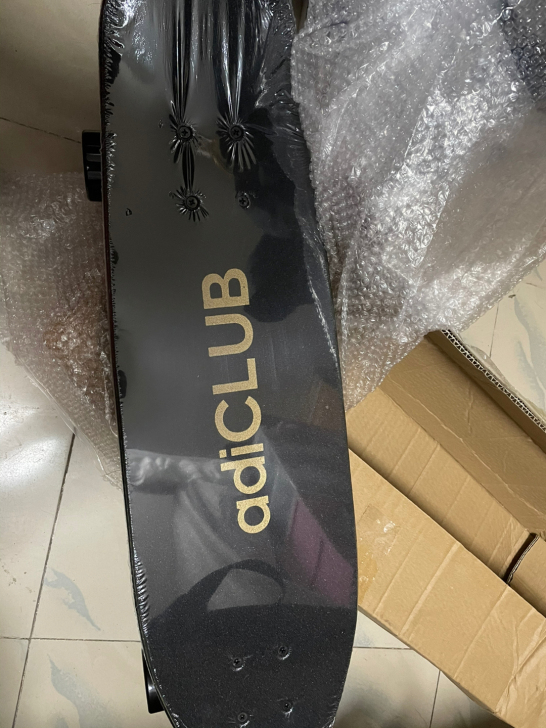 出阿迪达斯滑板，限量会员礼品，淘宝抽中，全...