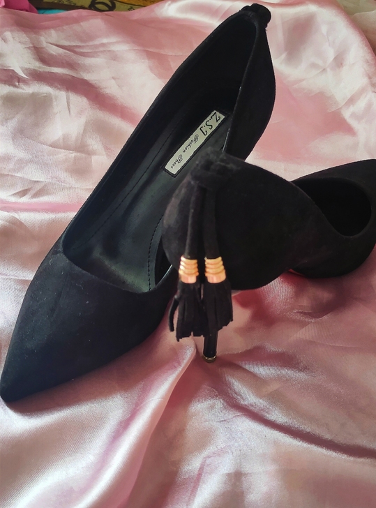 黑色高跟鞋,38码,参加活动穿过一回,看鞋...
