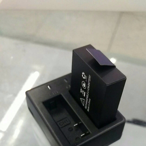 闲置出掉 山酷狗运动相机电池座充一套