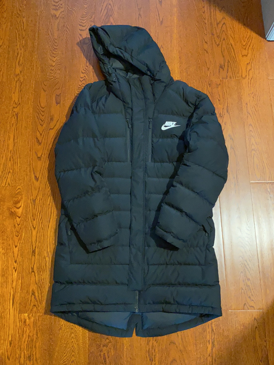 Nike耐克男士长款羽绒服，黑色，购于北京...