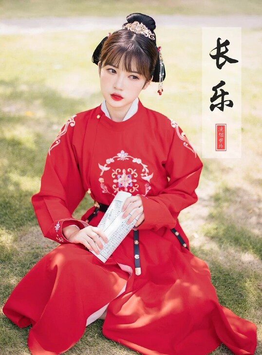流烟昔泠长乐圆领袍s码