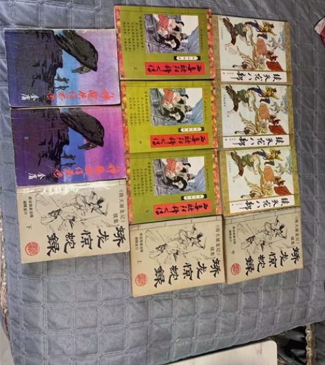 金庸小说续写书四套11本 品不错 卖出不退...