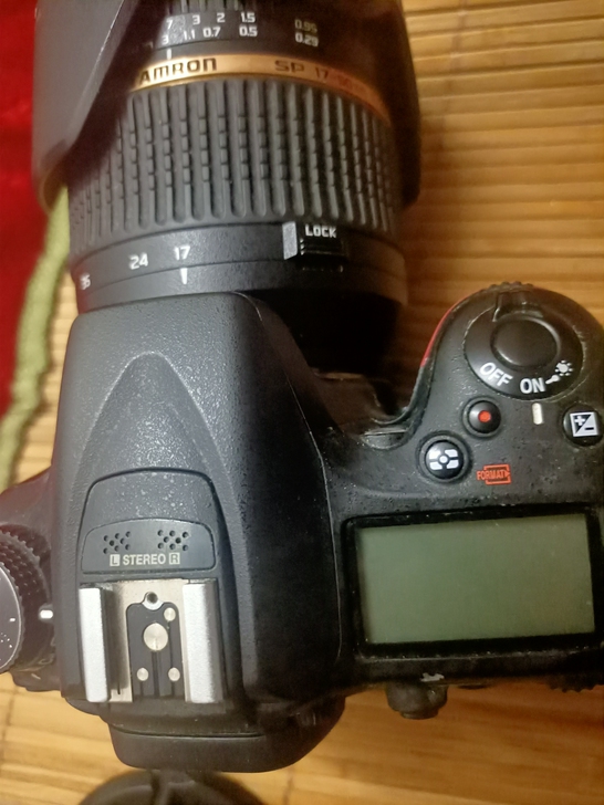 尼康D7100，去年买的，花了3500，然...