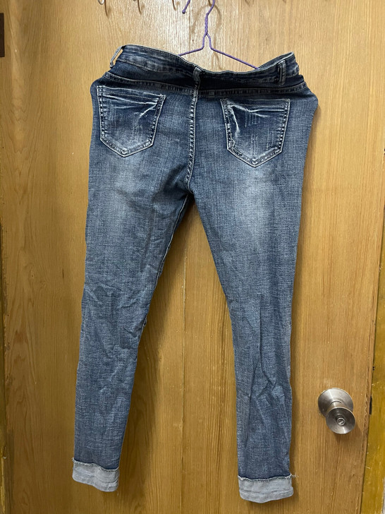 穿过两次，小脚裤，配靴子绝配