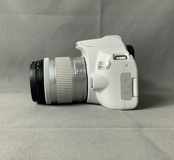 佳能200D二代套机+18-55镜头。