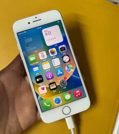 苹果8  国行 64G 新电池 999 喜...