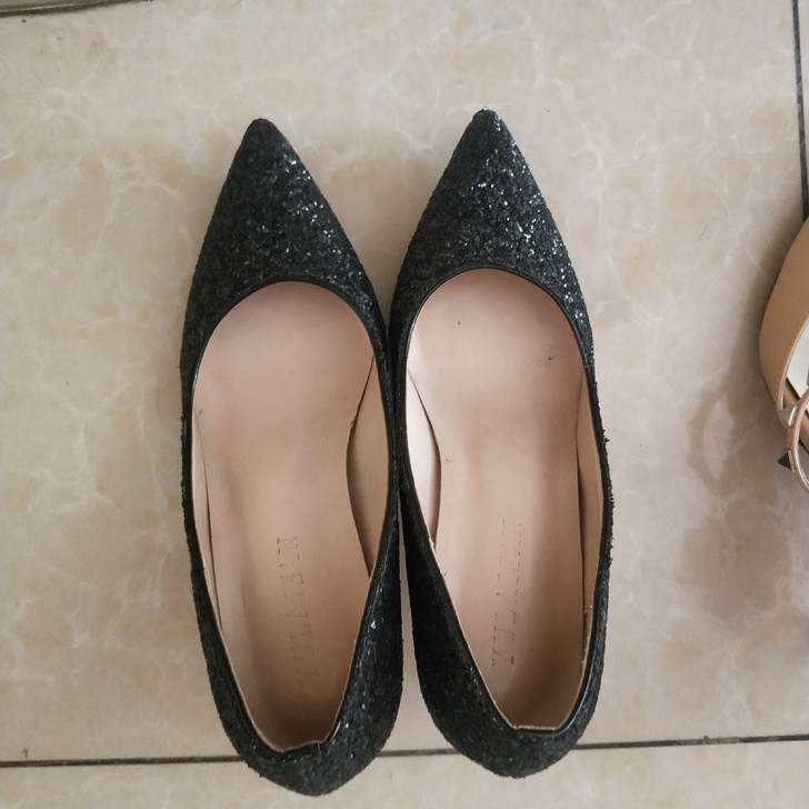 黑色高跟鞋 黑钻 20包邮 36码  只穿...