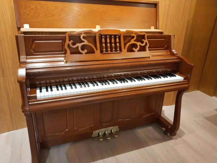 家用钢琴