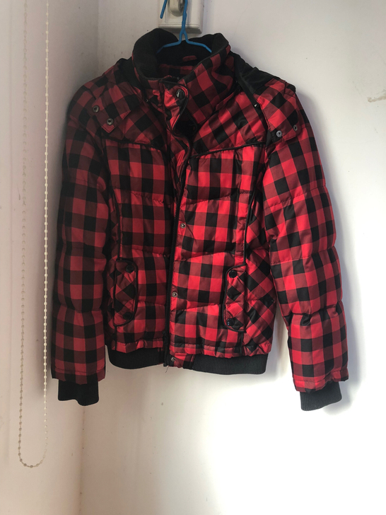 森马羽绒服，回家要洗一下，没瑕疵，也不跑毛...