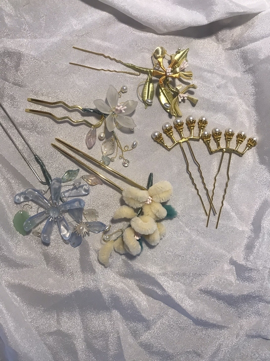 发簪合集，绝美簪簪谁不爱呢。两支玉簪花，一...