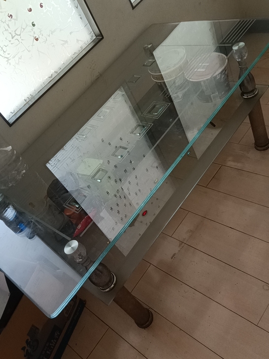 玻璃茶几，给钱就出，五楼没有电梯