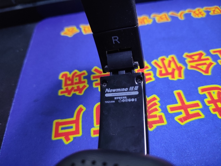 纽曼蓝牙耳机，超长待机功能完好。
