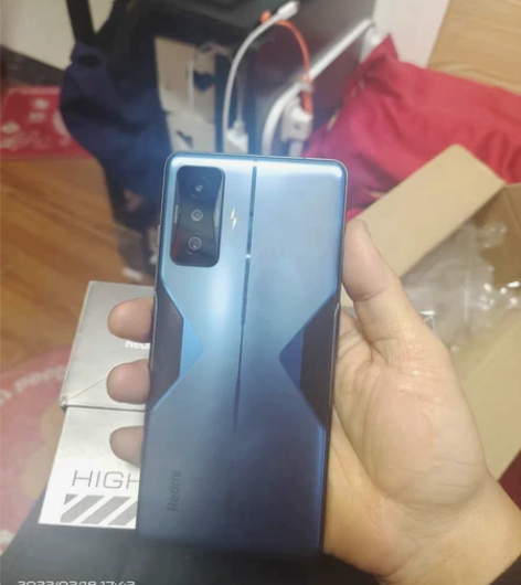 红米k50电竞版 12+256的顶配版,...
