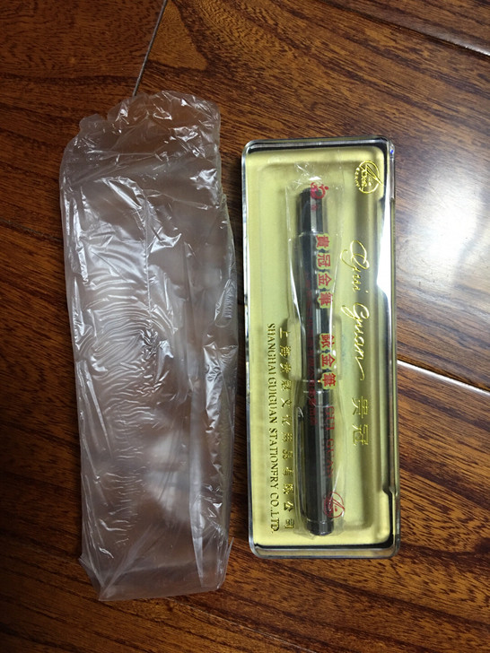 全新贵冠钢笔，两种颜色黑色和银色。老物件懂...
