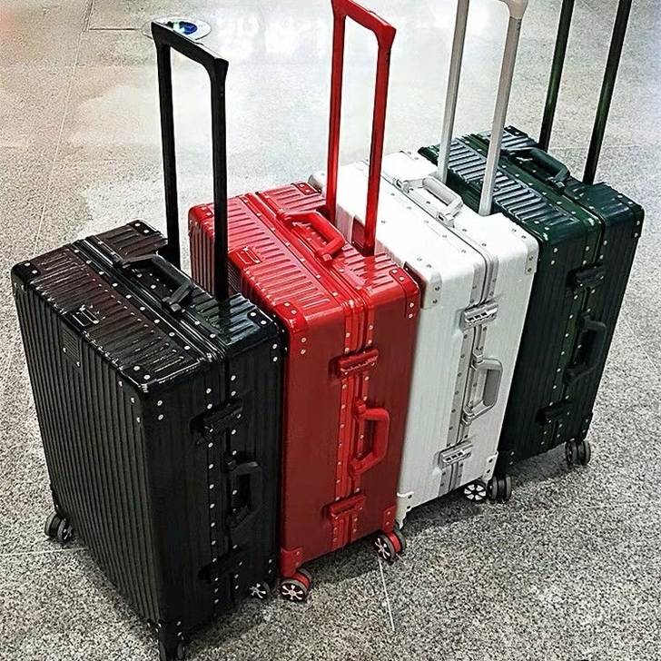 全新！旅行箱学生行李箱拉杆箱带万向轮铝框款